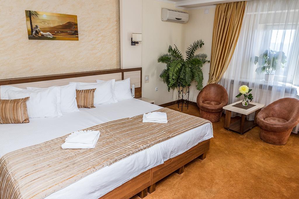 7 Sky Hotel Klinicheskaya Street  Kiev Dış mekan fotoğraf