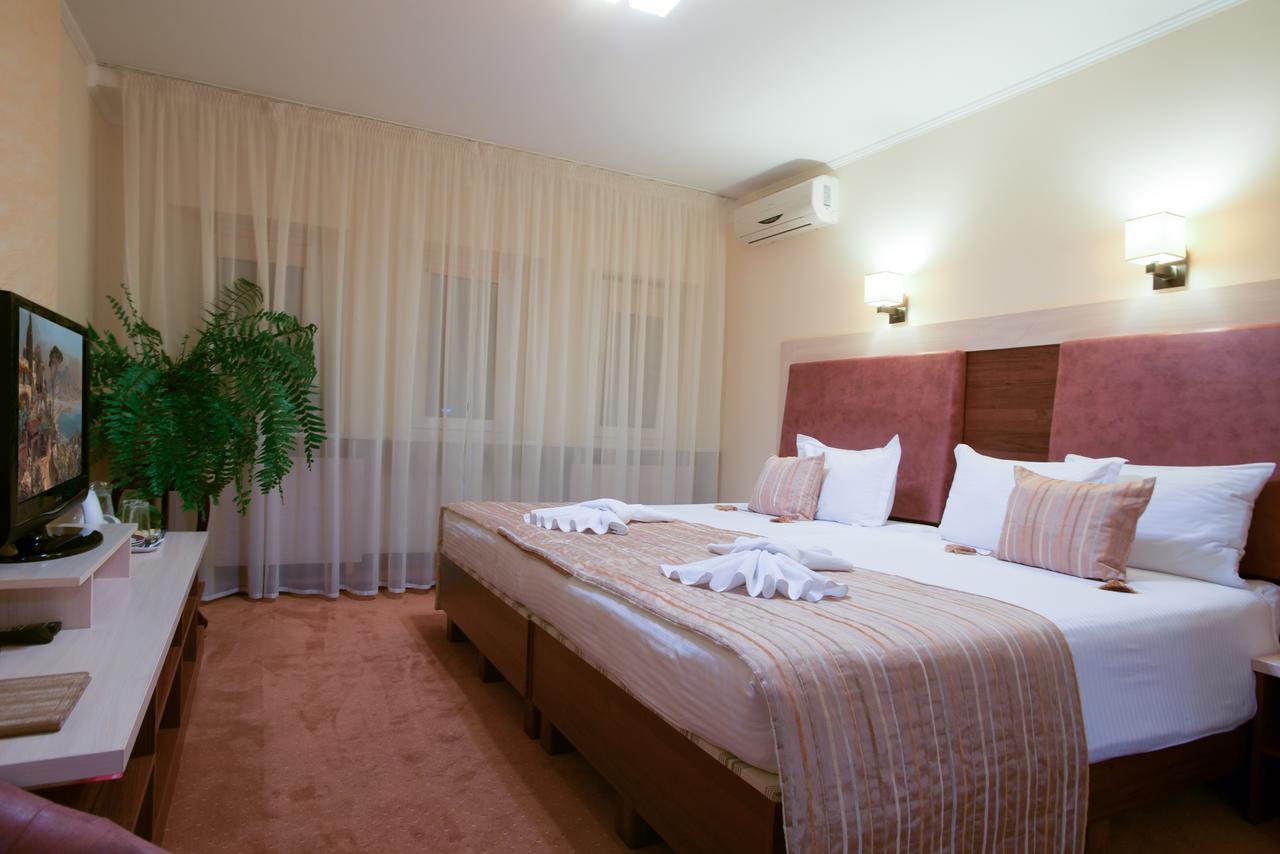7 Sky Hotel Klinicheskaya Street  Kiev Dış mekan fotoğraf